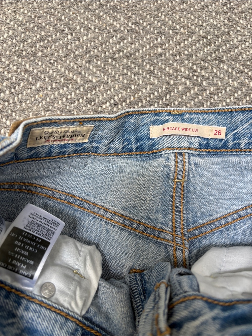 LEVI’S Ribcage Wideleg Jeans - Picture 8 of 12